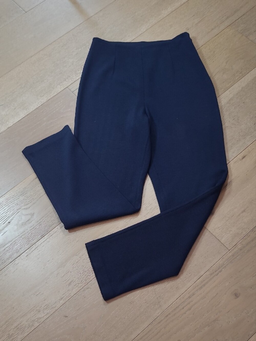 EUC St. John Pants Women's sz 6 Navy Blue Pleated Knit High Rise Pants